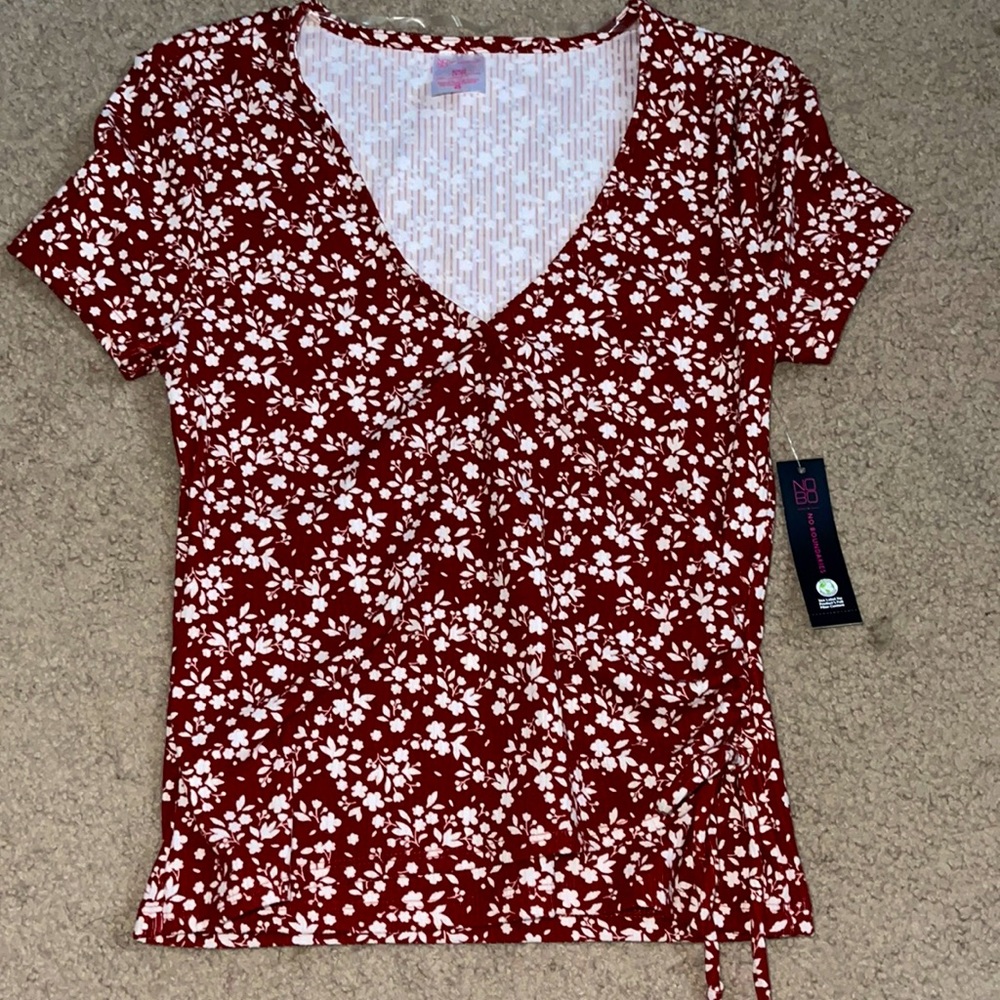 Womens Small Floral Patterned Short Sleeve Top, Adjustable tie on bottom.